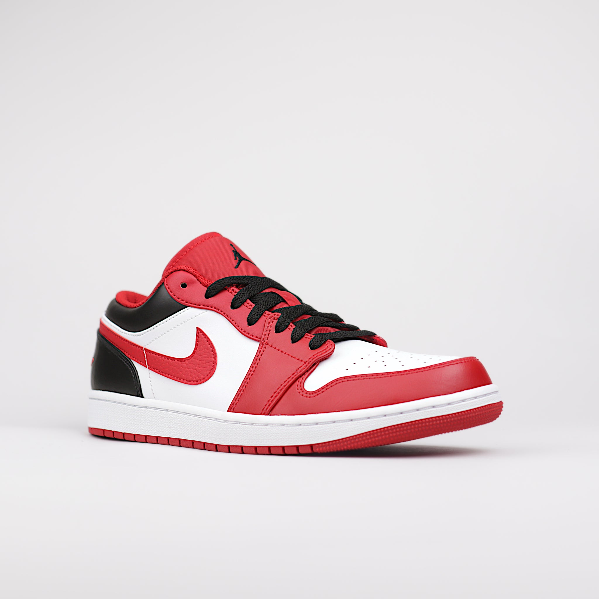 Jordan 1 Low Bulls
