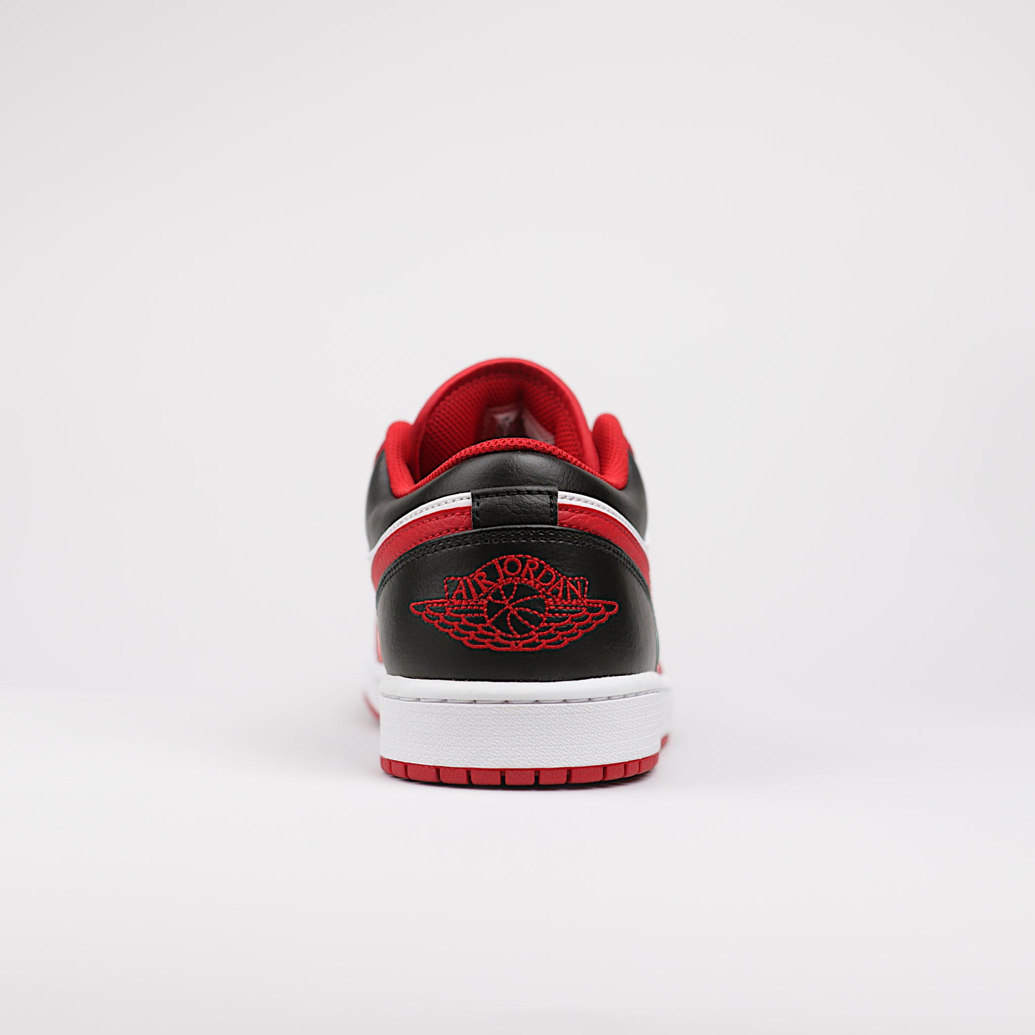 Jordan 1 Low Bulls