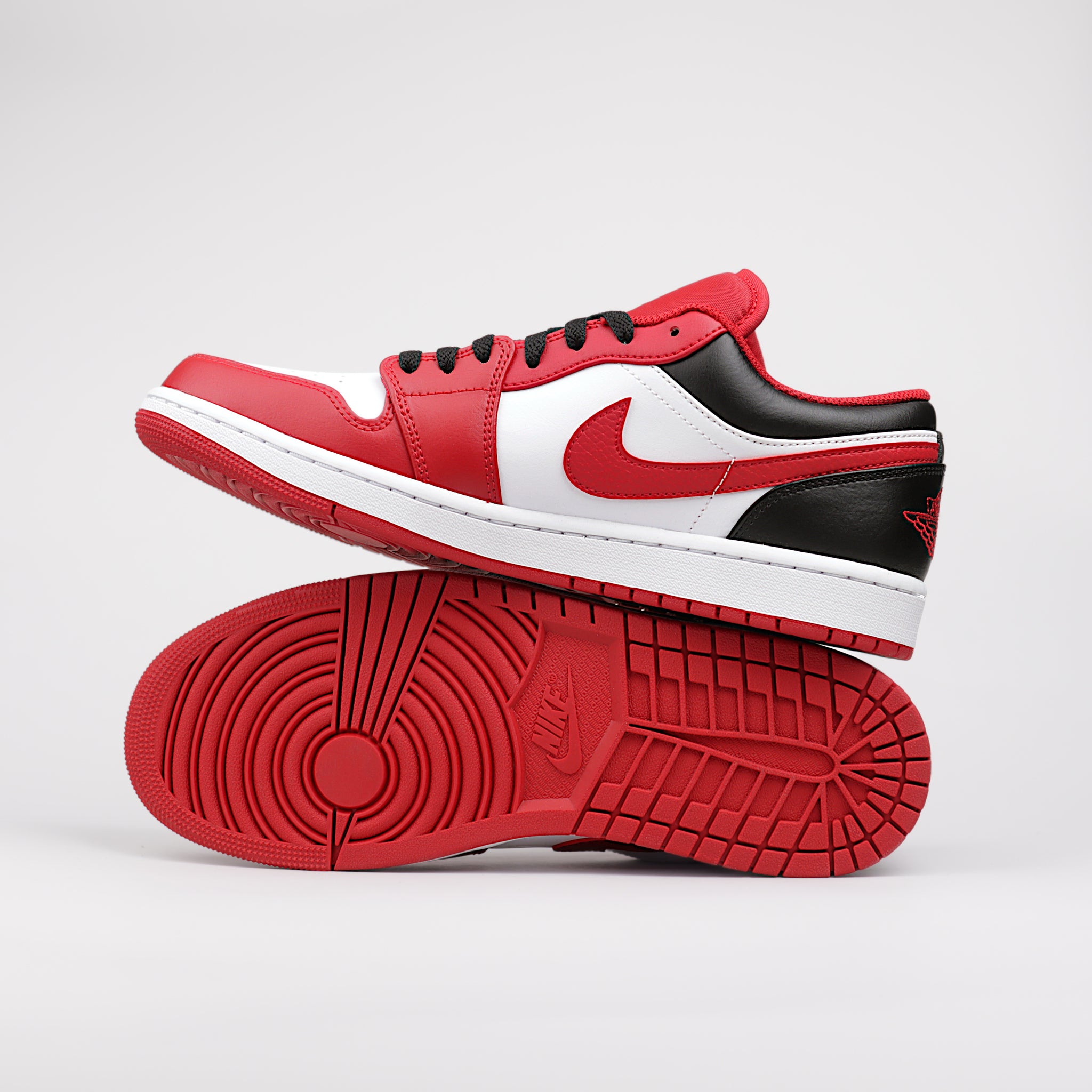 Jordan 1 Low Bulls